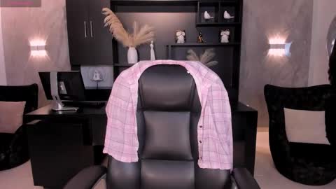 Larisa Smirnov online show from January 2026 04:05:02 AM