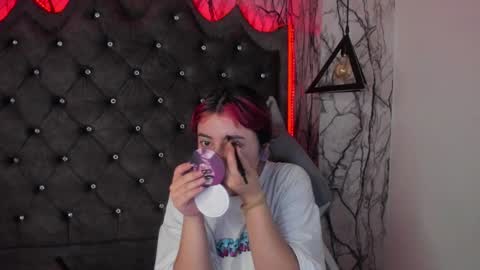 Snapshot of larissa01_ chatting on February 2025 02:40:01 AM Lari online show from February 2025 02:40:01 AM