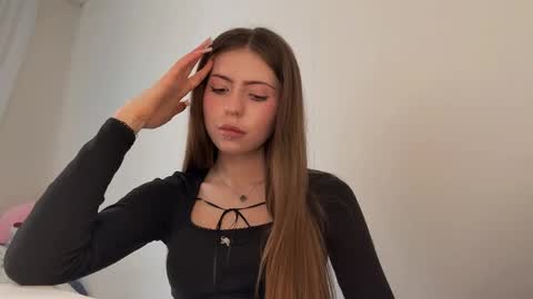 Snapshot of lashundaciviello chatting on May 2026 03:28:02 PM Mila online show from May 2026 03:28:02 PM