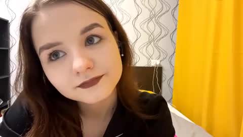 Snapshot of lashundaciviello chatting on June 2026 11:18:02 PM Mila online show from June 2026 11:18:02 PM