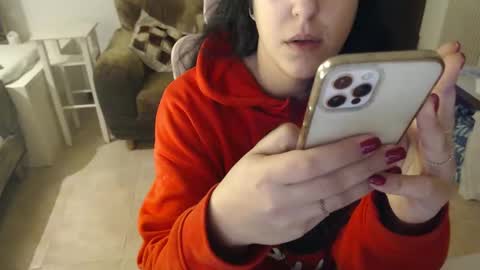 Auri online show from March 2025 08:43:02 PM