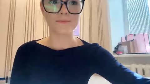 Mia online show from June 2026 02:18:02 PM