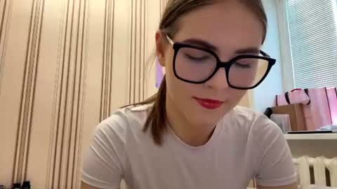 Mia online show from June 2026 12:09:02 PM