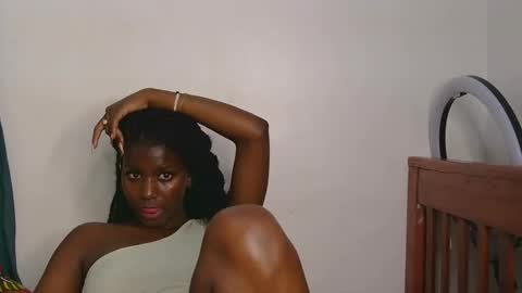 latiffaah_xx online show from April 2026 07:58:01 PM