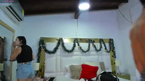 Johana y Santiago online show from November 2025 08:02:02 PM