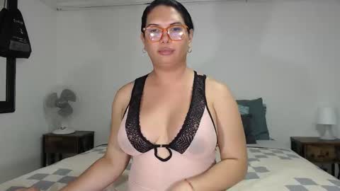 Snapshot of latinaflower_ts chatting on May 2026 12:08:01 AM FLOR SALVAJE online show from May 2026 12:08:01 AM