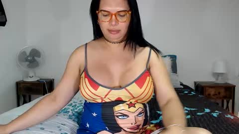 Snapshot of latinaflower_ts chatting on June 2026 01:32:02 AM FLOR SALVAJE online show from June 2026 01:32:02 AM