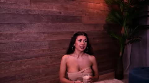 Latina online show from October 2025 05:22:02 PM