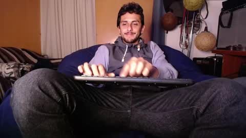 Snapshot of latincurious0 chatting on October 2025 02:11:02 AM Juanito online show from October 2025 02:11:02 AM