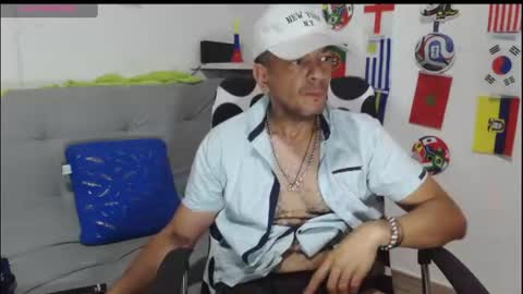 Snapshot of latinmartin254 chatting on June 2026 04:40:02 PM latinmartin254 online show from June 2026 04:40:02 PM