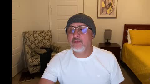 QS - INDEPENDENT MODEL online show from December 2025 06:10:01 AM