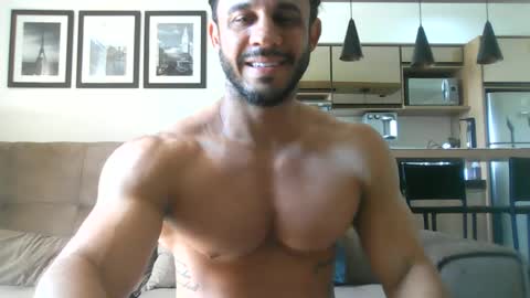 Snapshot of latino_rodri chatting on June 2026 04:09:02 PM latino_rodri online show from June 2026 04:09:02 PM