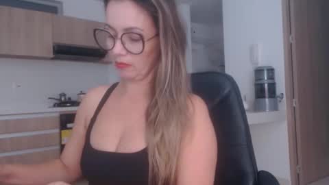 latinpaprika online show from April 2026 11:42:01 PM