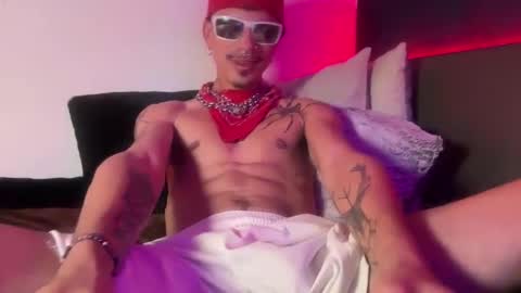 latinprincee online show from April 2026 05:32:02 PM