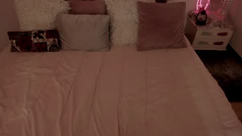 Laura online show from January 2025 08:52:02 PM