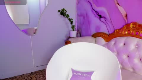 L A U R A   K I T T Y  online show from June 2026 11:01:02 AM