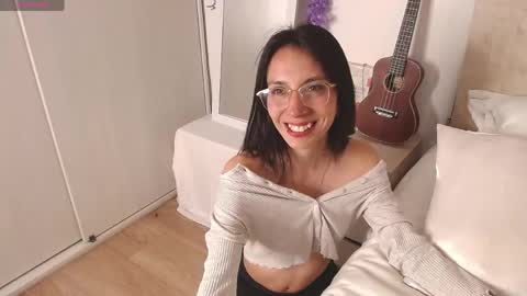 Laura online show from April 2026 11:06:01 PM