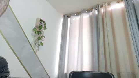 Snapshot of laura__castillo_ chatting on July 2026 12:58:01 PM online show from July 2026 12:58:01 PM