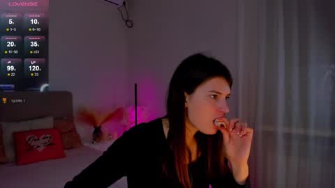 Laura online show from February 2025 09:43:01 AM