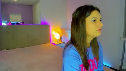 Laura online show from October 2025 05:18:01 AM