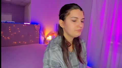 Laura online show from April 2026 04:44:02 AM