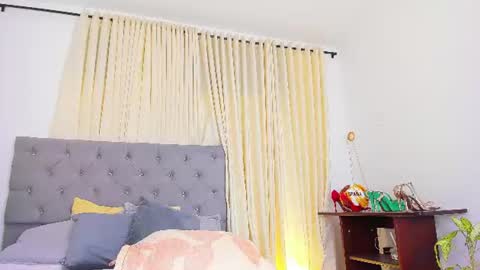 Snapshot of laura__martiinez chatting on July 2026 03:52:01 AM online show from July 2026 03:52:01 AM