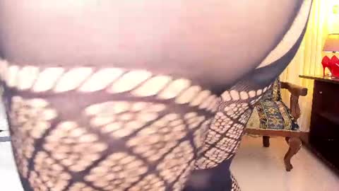 Snapshot of laura__martiinez chatting on July 2026 03:35:01 AM online show from July 2026 03:35:01 AM
