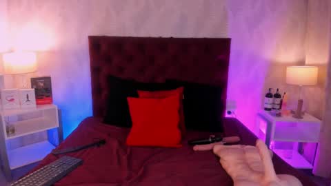 Snapshot of laura_bassi chatting on March 2025 08:41:01 AM Laura Bassi online show from March 2025 08:41:01 AM