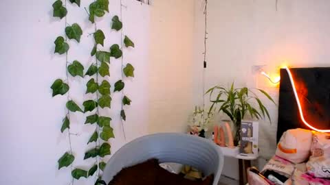 Snapshot of laura_candy02 chatting on May 2026 02:23:01 PM LAURA online show from May 2026 02:23:01 PM