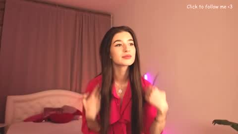 Laura online show from November 2025 07:46:01 PM