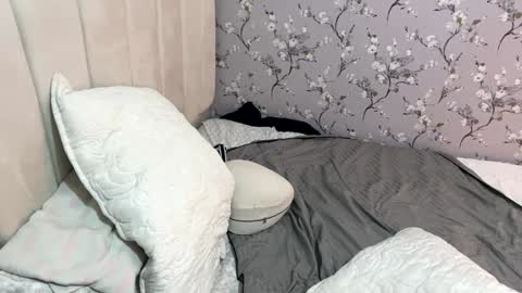 laura online show from February 2025 05:18:01 AM