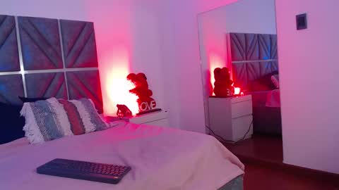 Snapshot of laura_dicardy chatting on December 2025 07:42:02 PM laura_dicardy online show from December 2025 07:42:02 PM