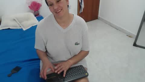 laura_foxx2379 online show from November 2025 04:04:01 AM