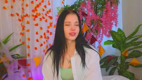 Snapshot of laura_halle chatting on November 2025 07:40:01 AM laura online show from November 2025 07:40:01 AM