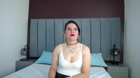 Snapshot of laura_hotties chatting on March 2025 01:18:01 PM laura hotties online show from March 2025 01:18:01 PM