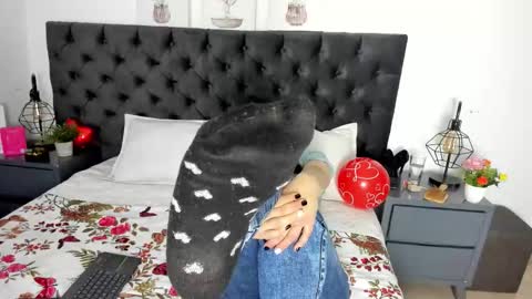 laura hotties online show from February 2026 01:01:02 PM