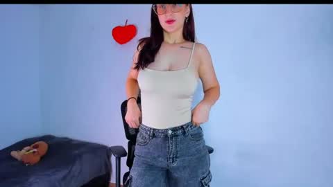 LauraIvy online show from June 2026 01:15:01 PM