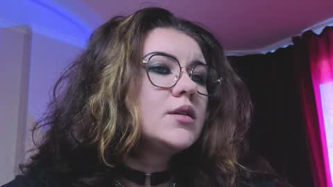 Miss Laura online show from October 2025 12:14:02 PM