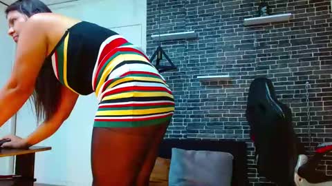 Laura online show from January 2025 10:39:01 PM