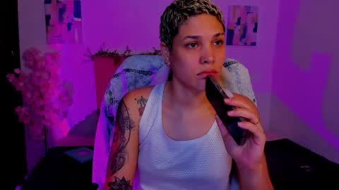 Laura Rose online show from October 2025 07:30:02 PM