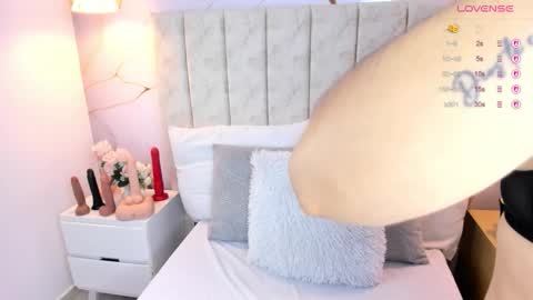 Laura Smith online show from December 2025 06:59:02 PM