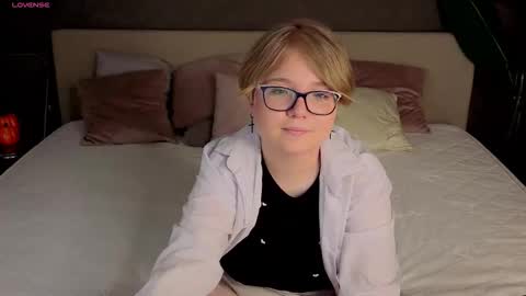 Laura online show from February 2026 02:04:01 AM