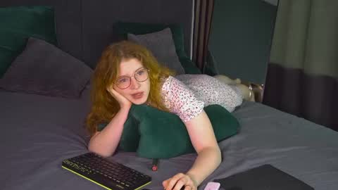 Snapshot of lauradennis chatting on April 2026 08:51:02 AM Laura online show from April 2026 08:51:02 AM