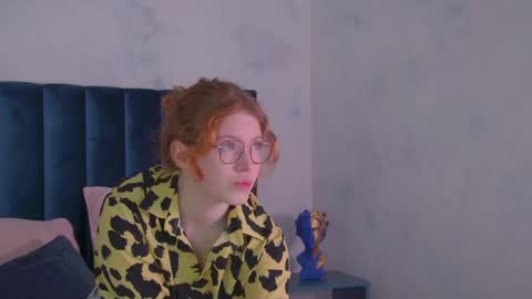 Snapshot of lauradennis chatting on May 2026 04:19:02 AM Laura online show from May 2026 04:19:02 AM