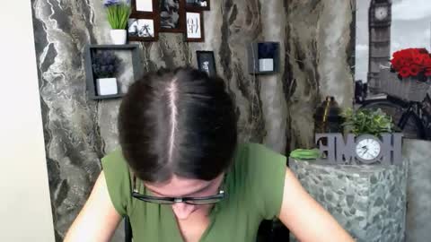 Laura online show from October 2025 11:22:01 AM