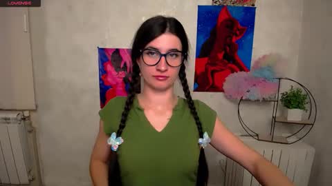 Laura online show from November 2025 01:43:01 PM