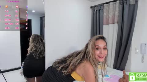 Snapshot of laurafarrely chatting on November 2025 11:18:01 PM Laura online show from November 2025 11:18:01 PM