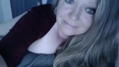 Snapshot of lauralust chatting on May 2026 04:31:01 AM lauralust online show from May 2026 04:31:01 AM
