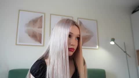 Laura online show from September 2025 08:49:02 AM