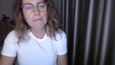 Lauraoven1 online show from October 2025 03:46:02 PM